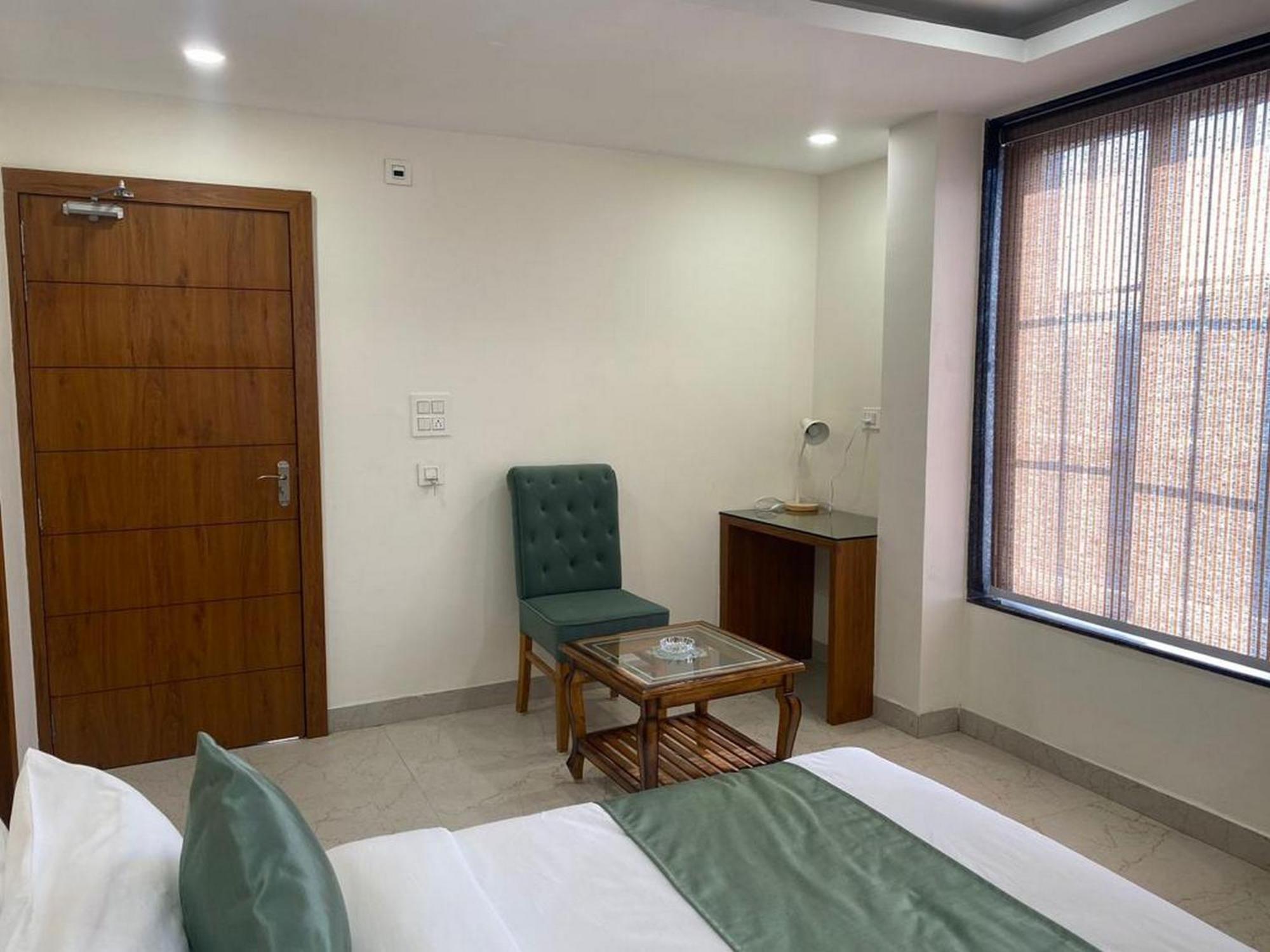 Hotel Eleven Heights Bhopal Eksteriør bilde