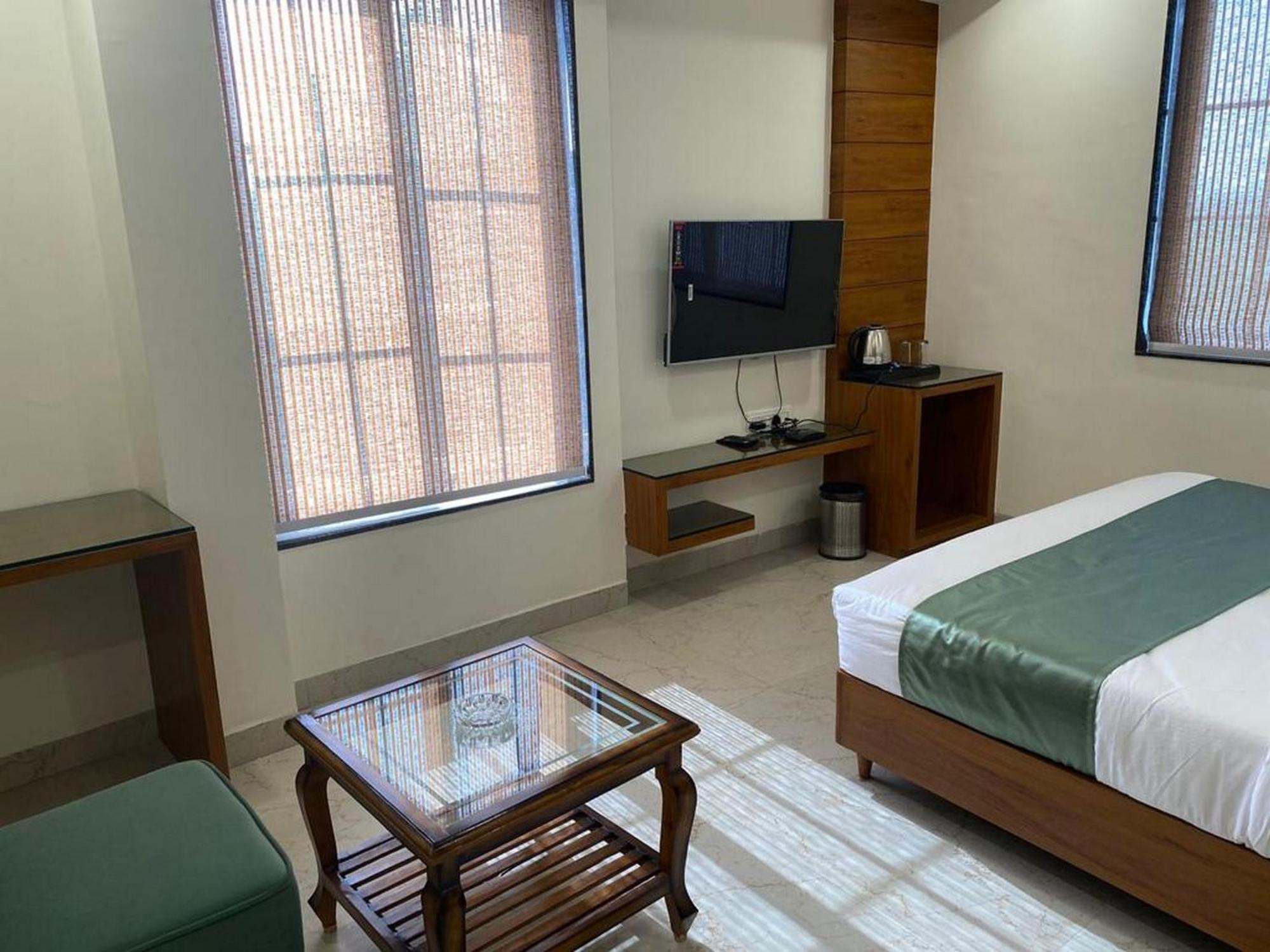Hotel Eleven Heights Bhopal Eksteriør bilde