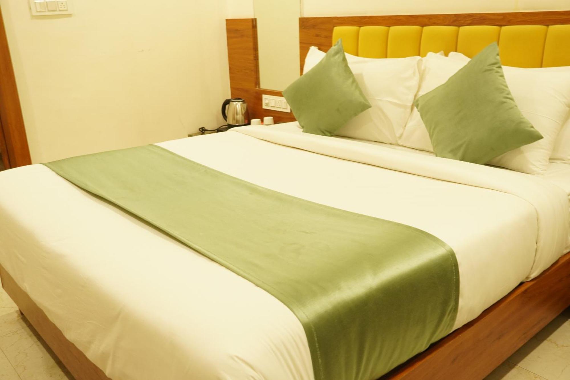 Hotel Eleven Heights Bhopal Eksteriør bilde