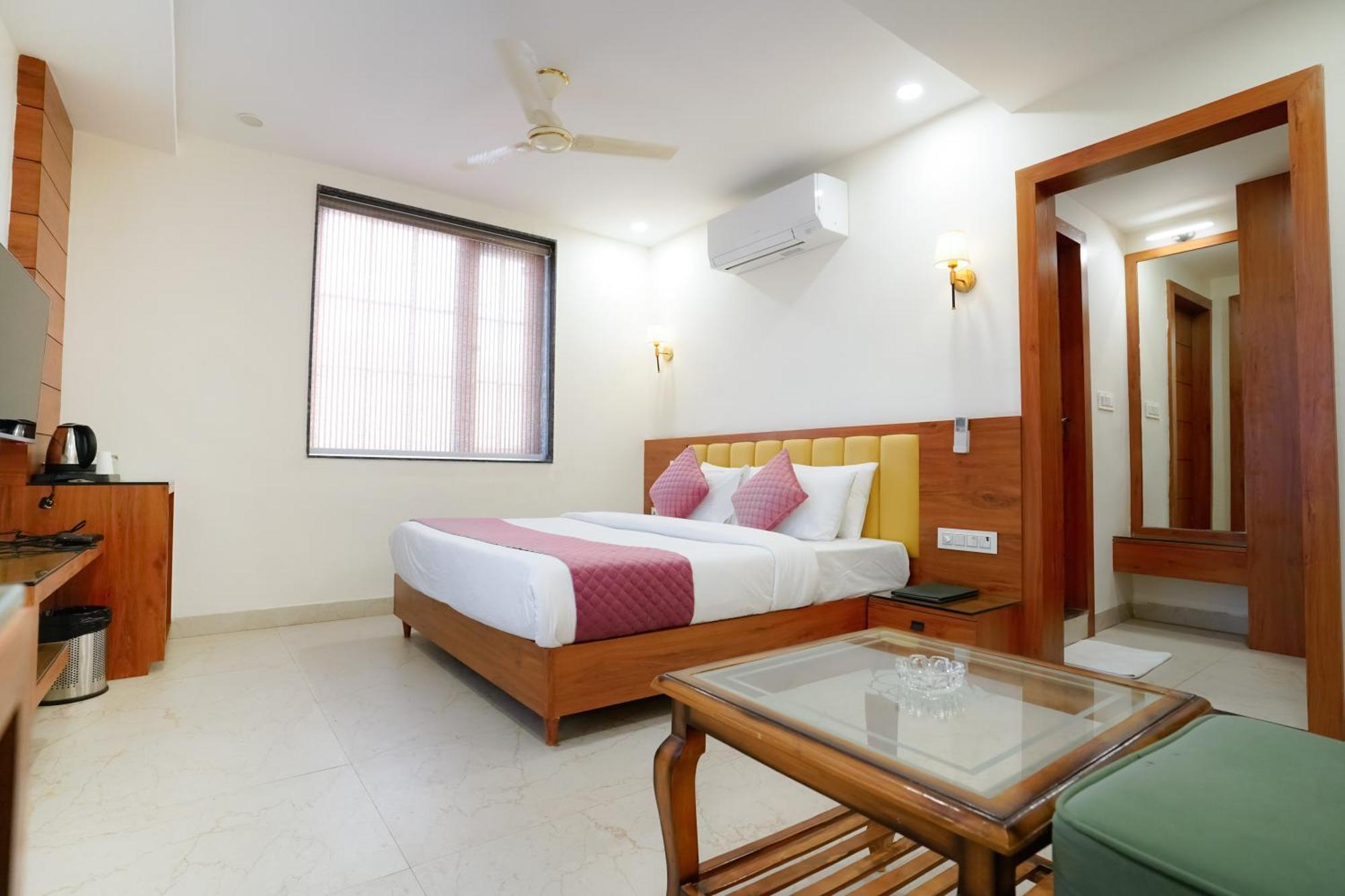 Hotel Eleven Heights Bhopal Eksteriør bilde
