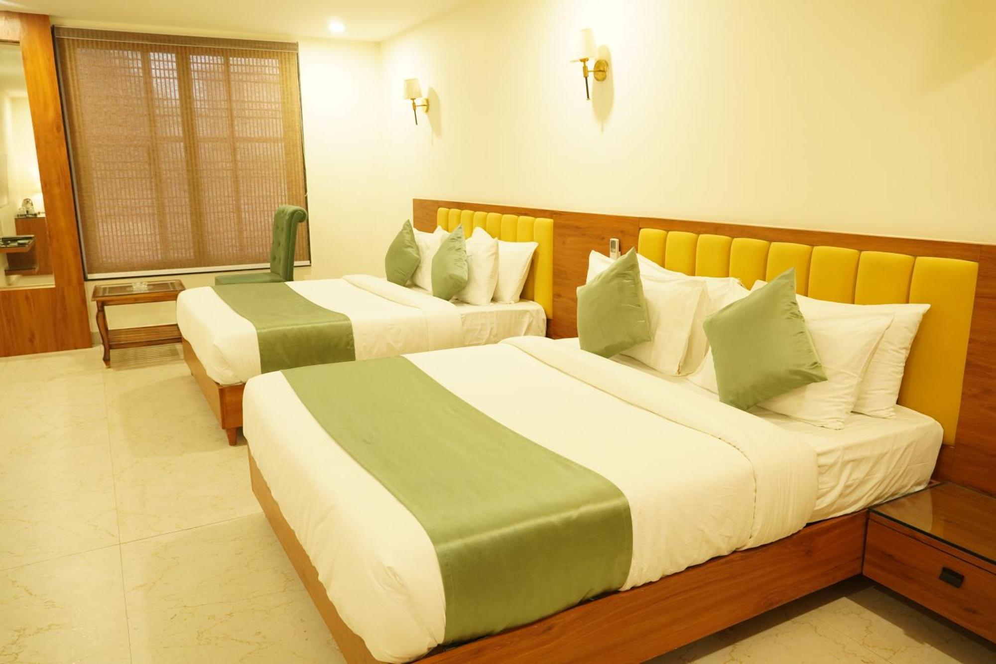 Hotel Eleven Heights Bhopal Eksteriør bilde