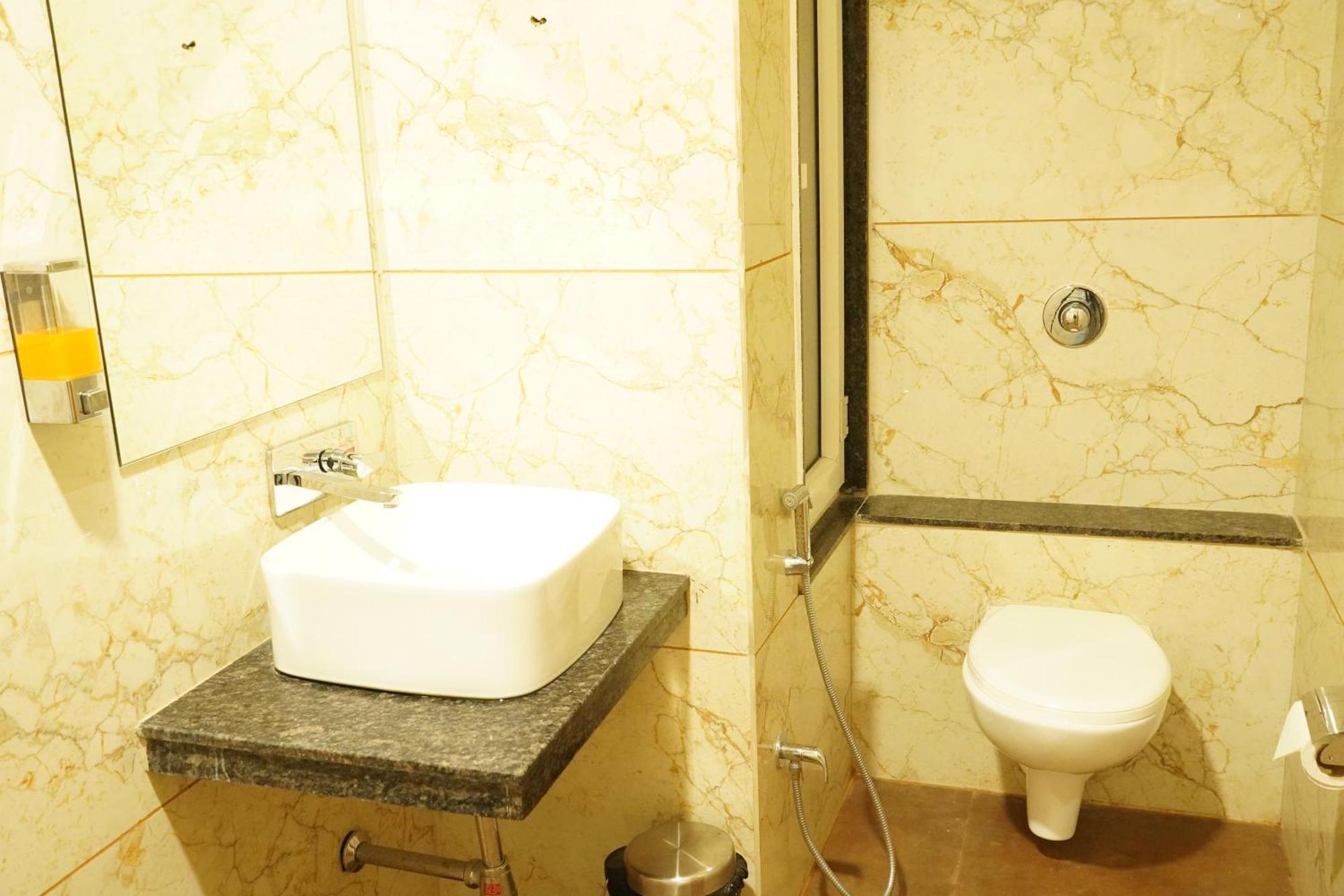 Hotel Eleven Heights Bhopal Eksteriør bilde