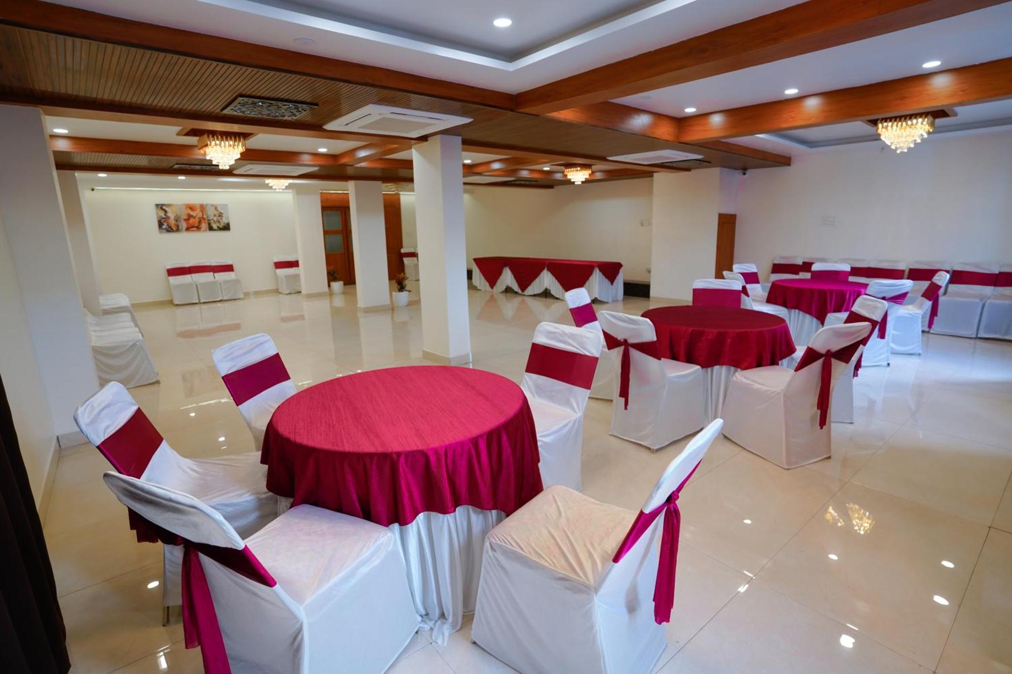 Hotel Eleven Heights Bhopal Eksteriør bilde