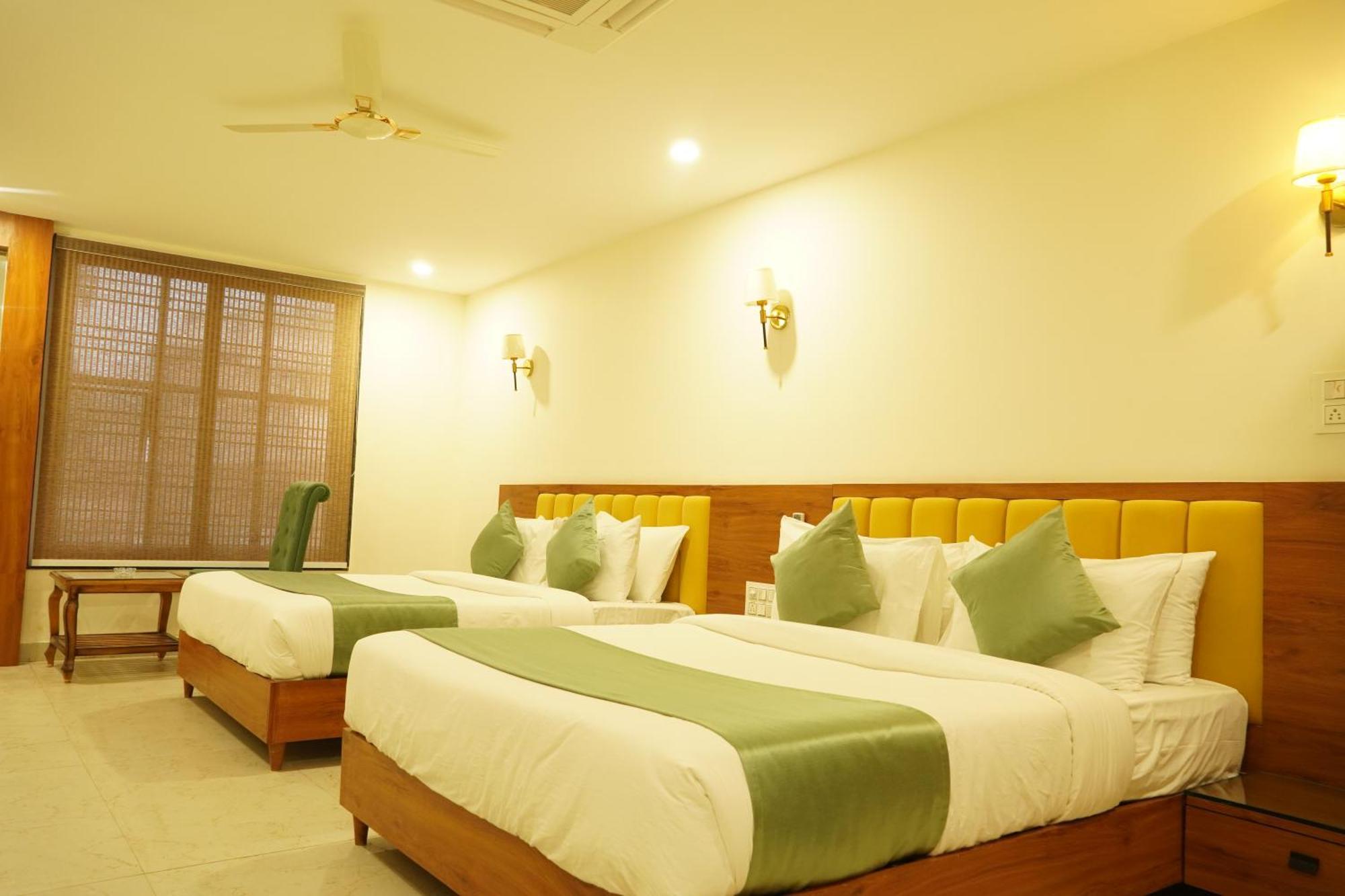 Hotel Eleven Heights Bhopal Eksteriør bilde