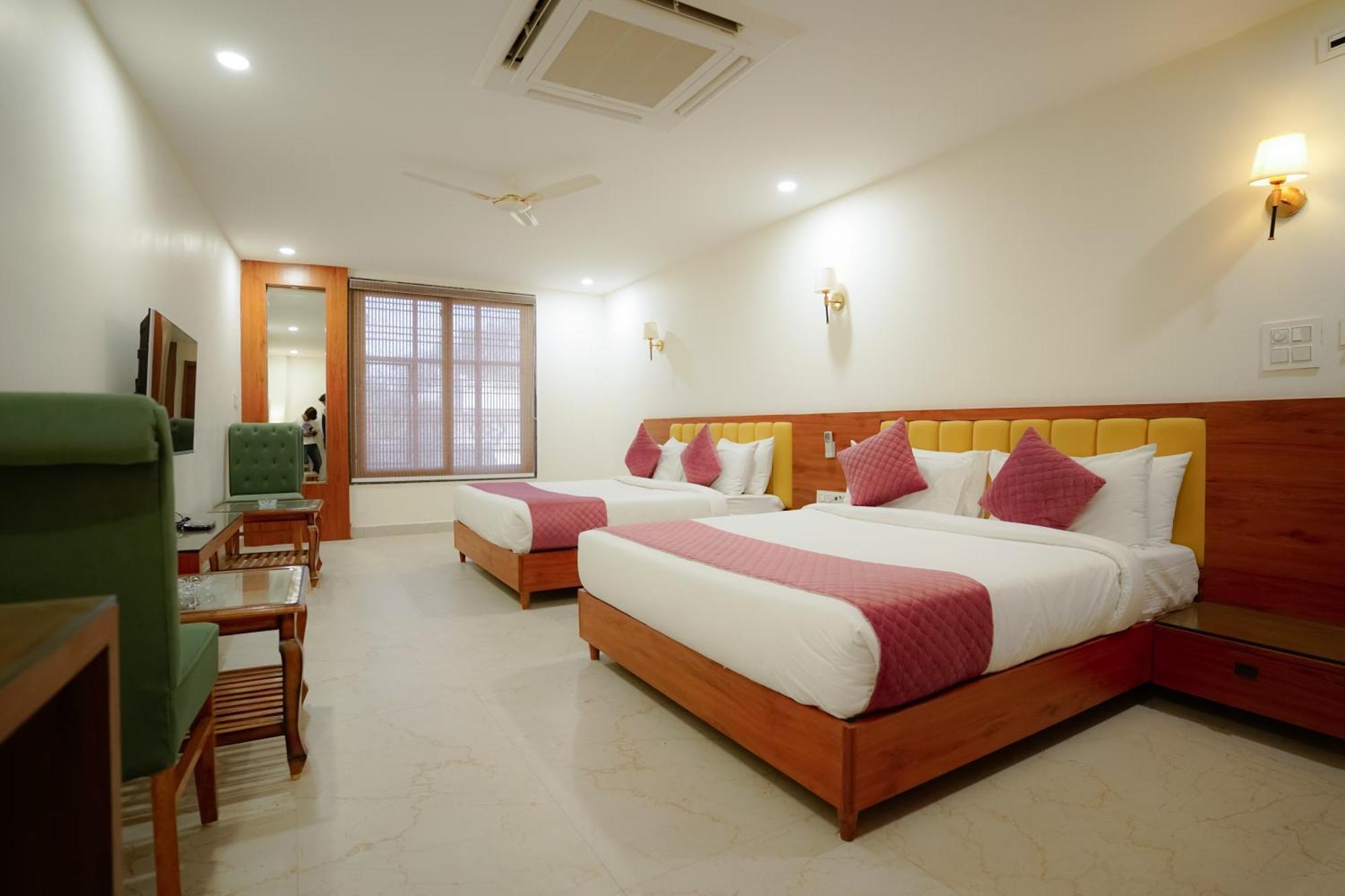 Hotel Eleven Heights Bhopal Eksteriør bilde