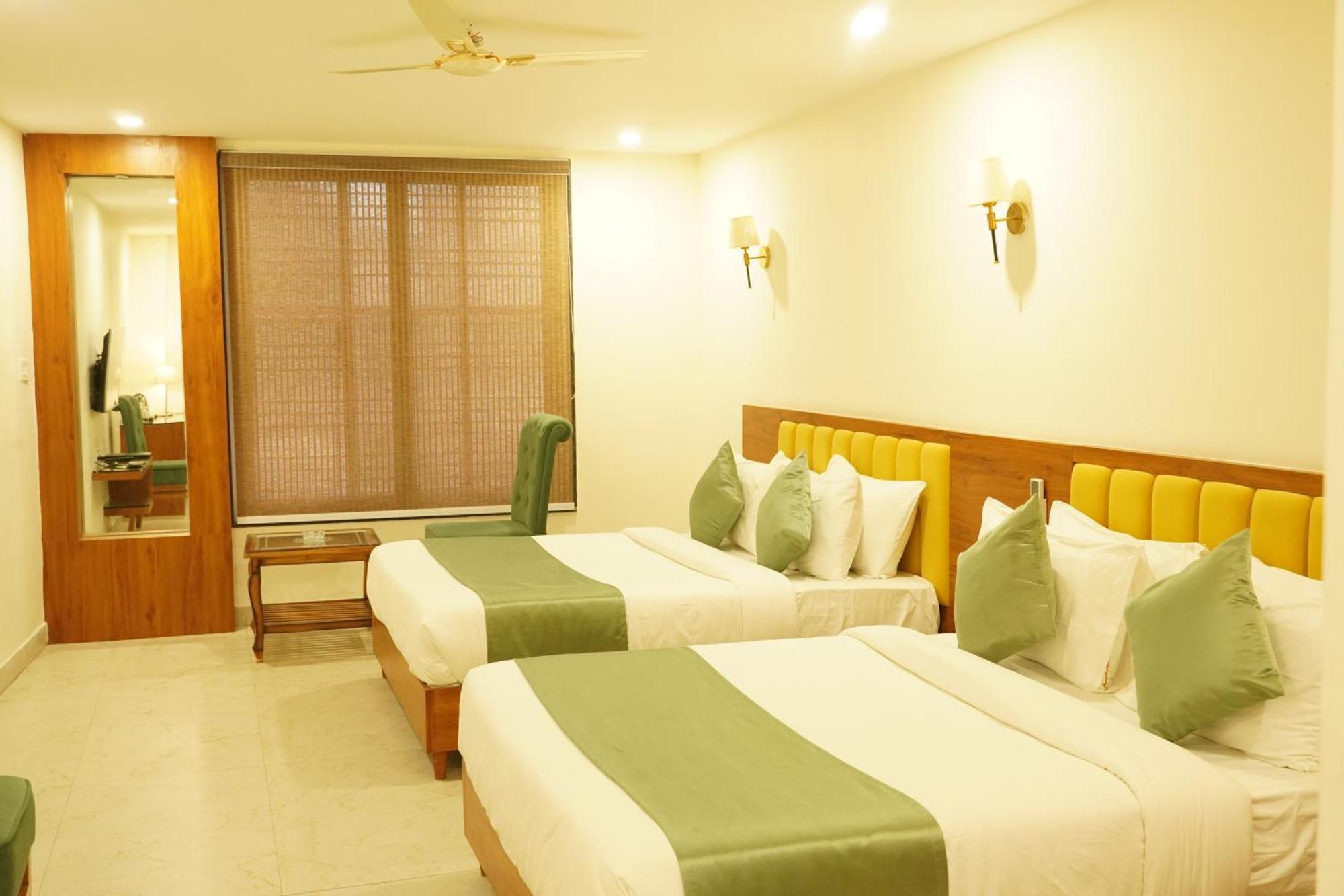 Hotel Eleven Heights Bhopal Eksteriør bilde