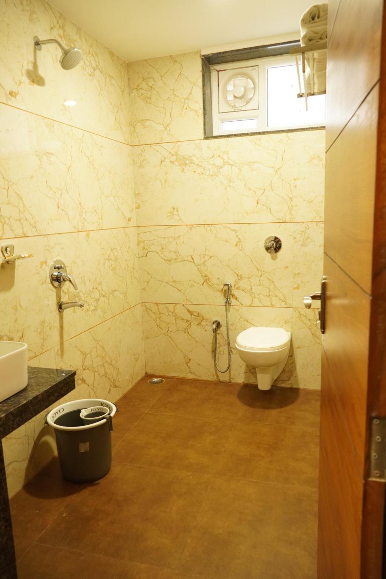 Hotel Eleven Heights Bhopal Eksteriør bilde