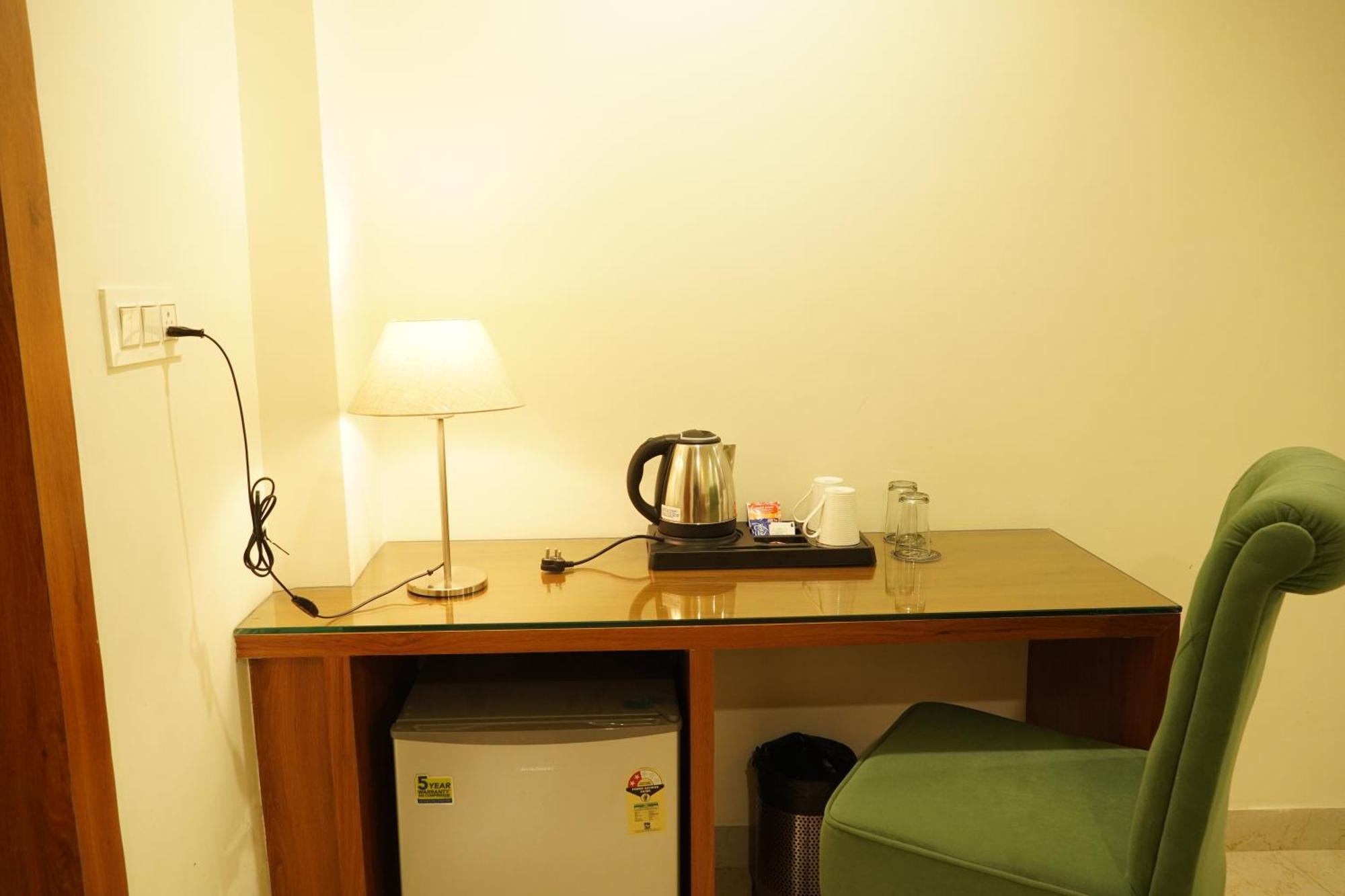 Hotel Eleven Heights Bhopal Eksteriør bilde