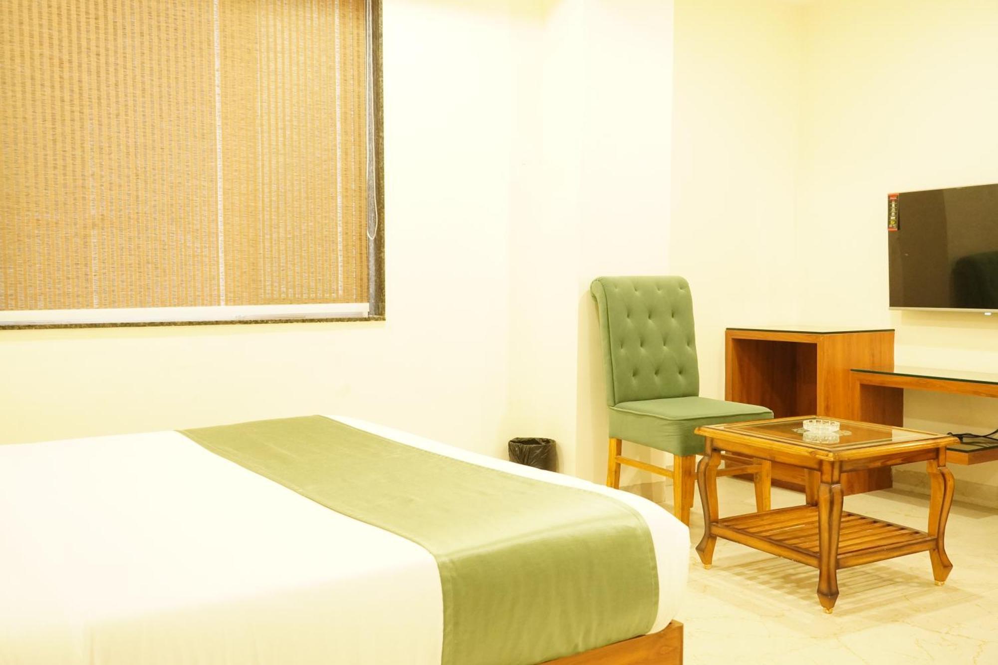 Hotel Eleven Heights Bhopal Eksteriør bilde