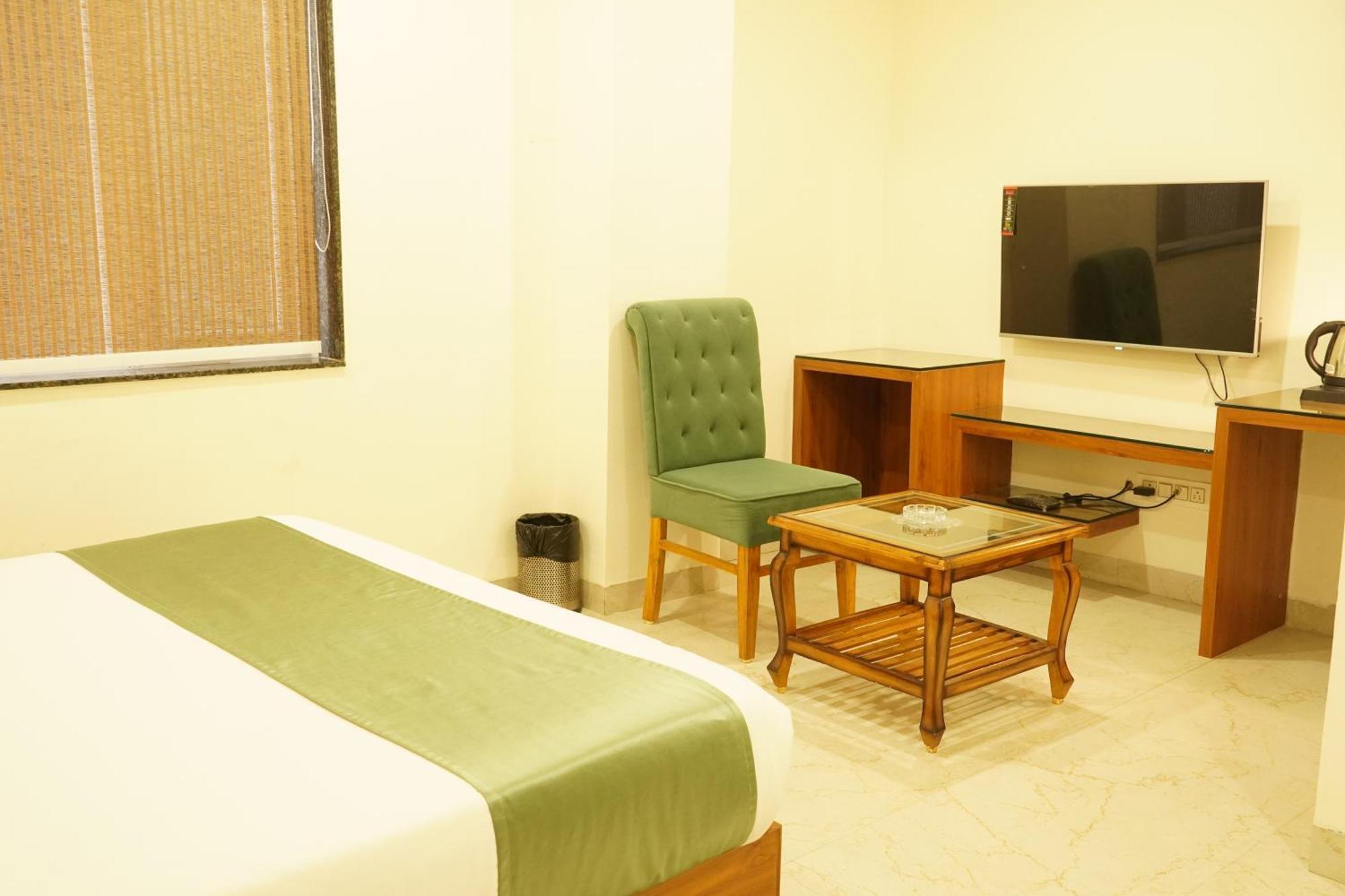 Hotel Eleven Heights Bhopal Eksteriør bilde