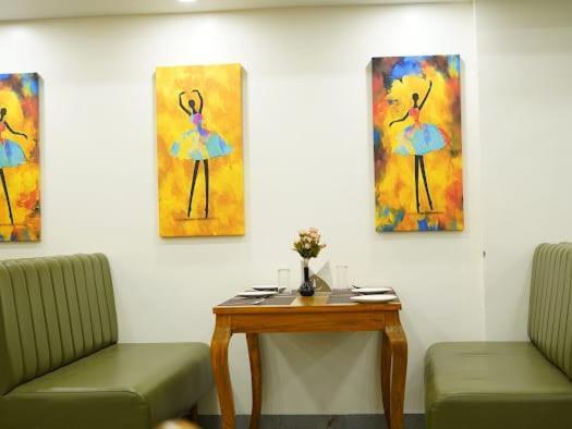 Hotel Eleven Heights Bhopal Eksteriør bilde