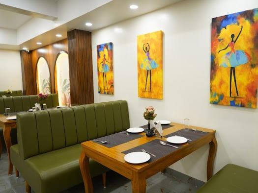 Hotel Eleven Heights Bhopal Eksteriør bilde