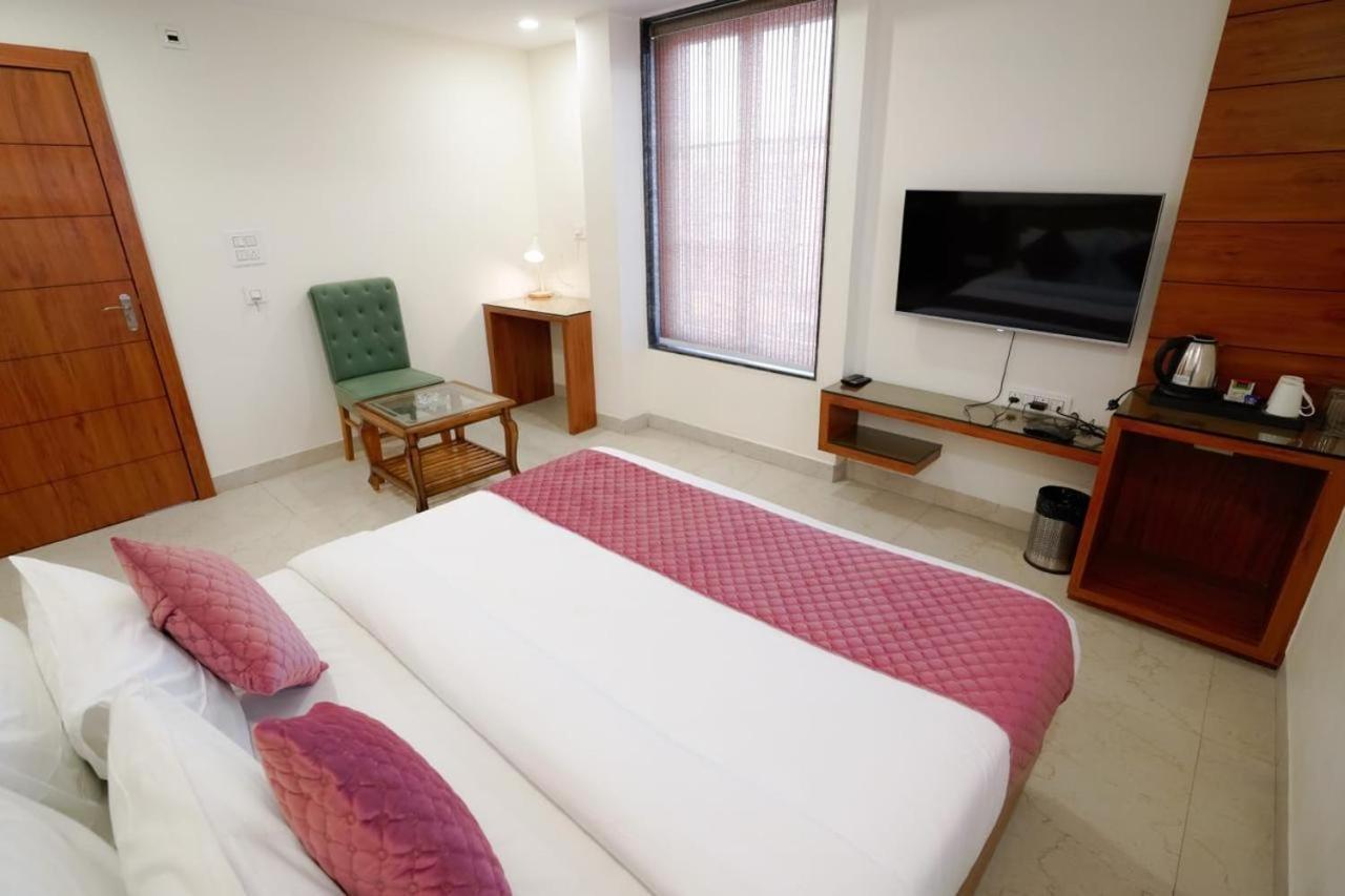 Hotel Eleven Heights Bhopal Eksteriør bilde